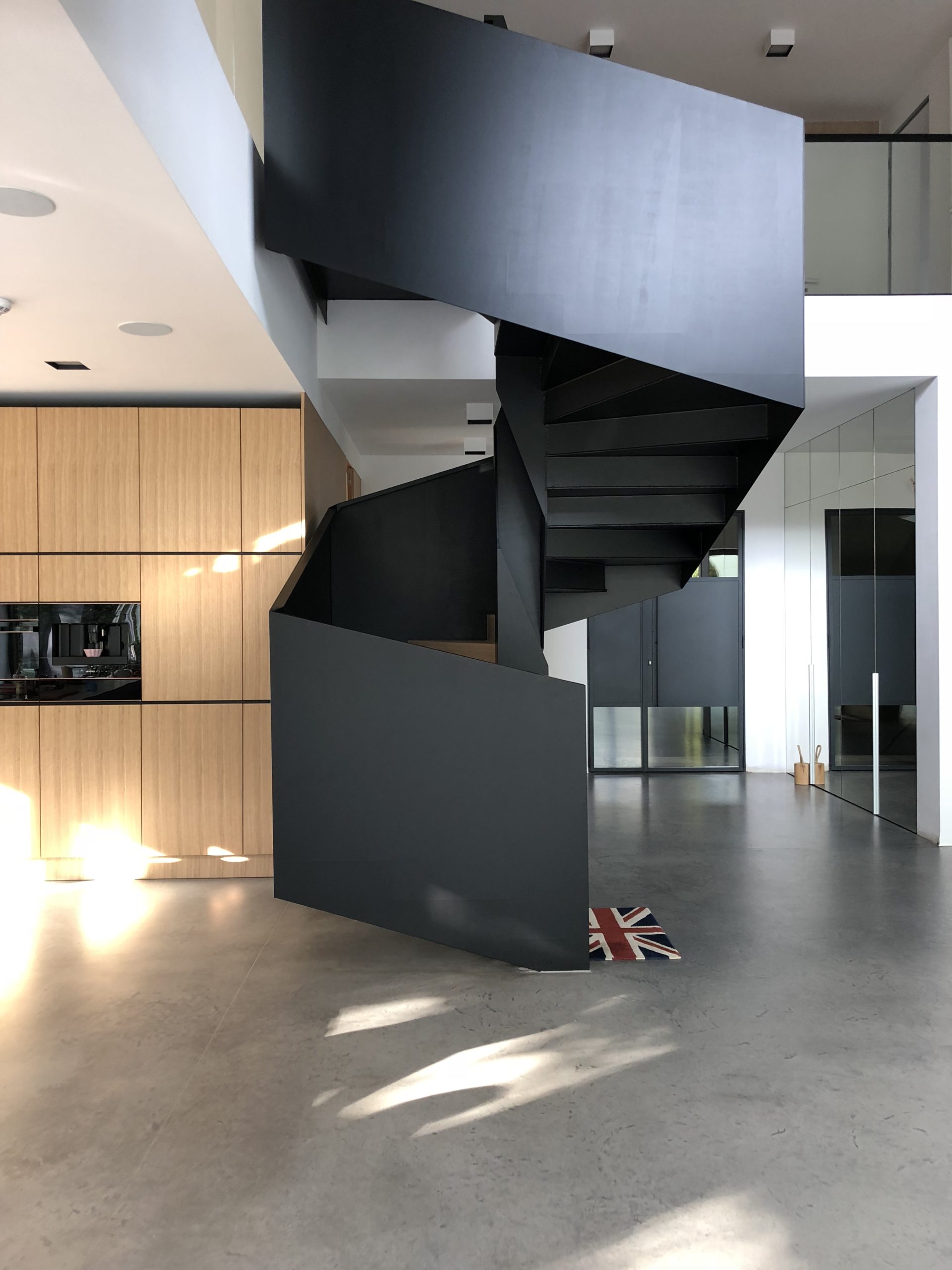 Posadzki z betonu cienkowarstwowego, kolor szary agat