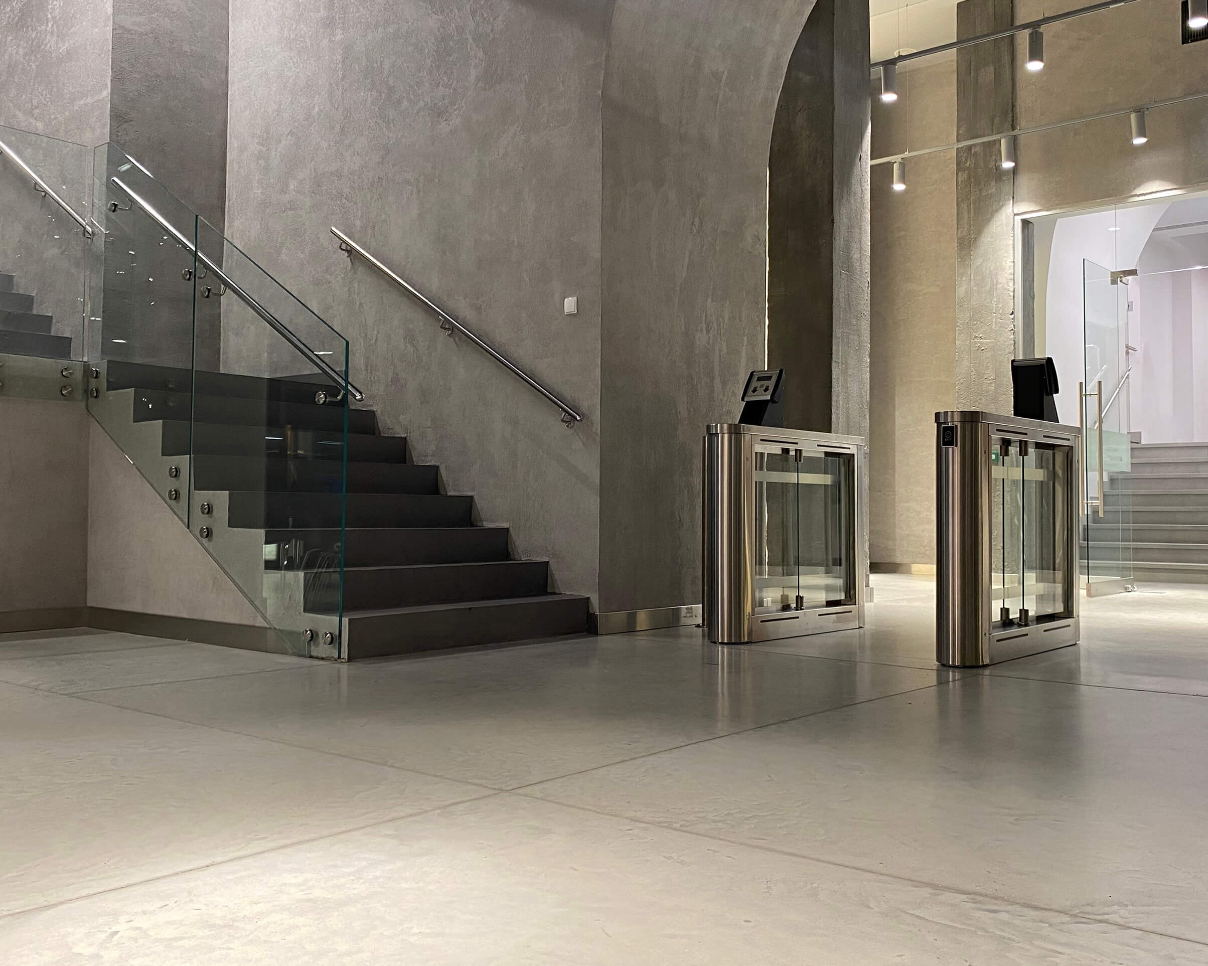 Beton cienkowarstwowy Bautech Ultima w kolorze platyna