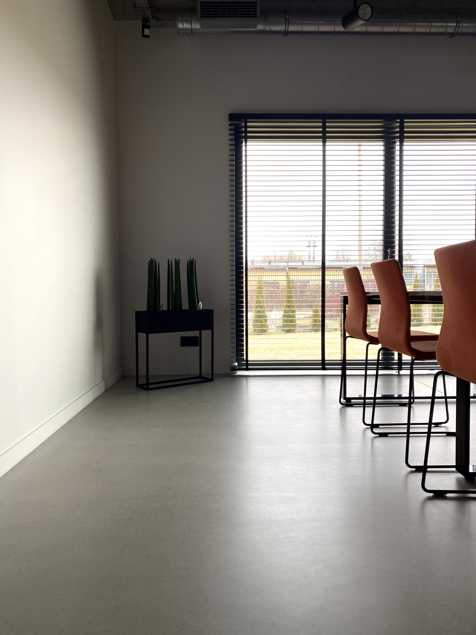 Posadzki z betonu cienkowarstwowego